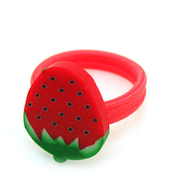 时尚草莓戒指软陶饰品