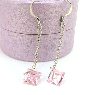 粉色方形锆石耳环